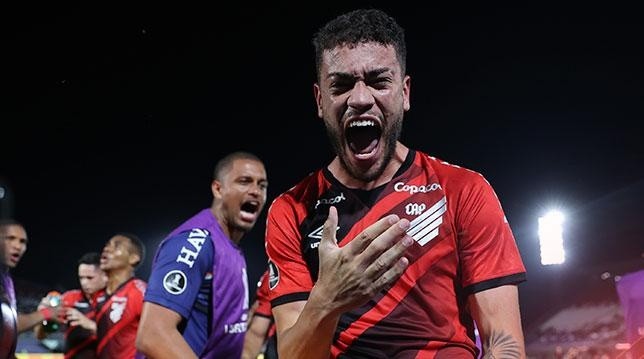 Foto: José Tramontin/athletico.com.br/Divulgação - Rômulo: marcou o gol da classificação do Furacão