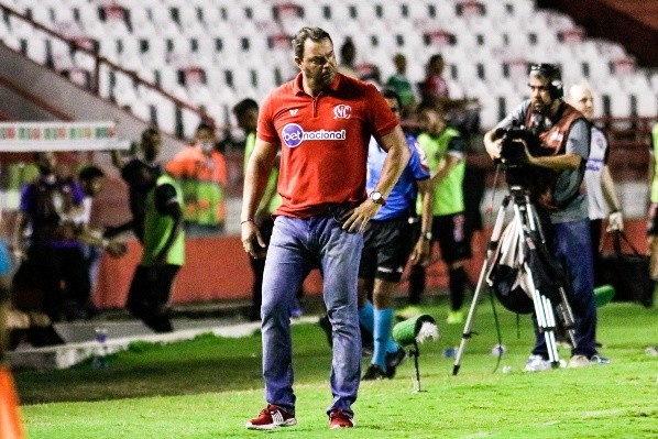 Foto: Rafael Vieira/AGIF – Roberto Fernandes tem seis títulos na carreira, dois deles com o Náutico