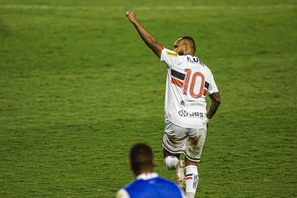 Foto: Diogo Reis/AGIF – Chiquinho tem 14 gols com a camisa do Santa Cruz