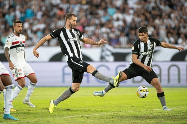 Jorge Rodrigues/AGIF/ Botafogo em campo pelo Brasileirão. 