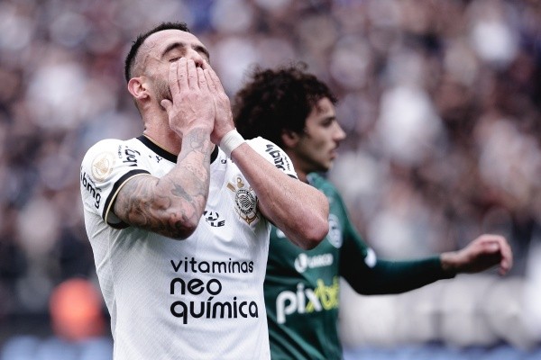 Foto: Ettore Chiereguini/AGIF – Renato Augusto não atua pelo Corinthians desde o jogo contra o Goiás, em junho