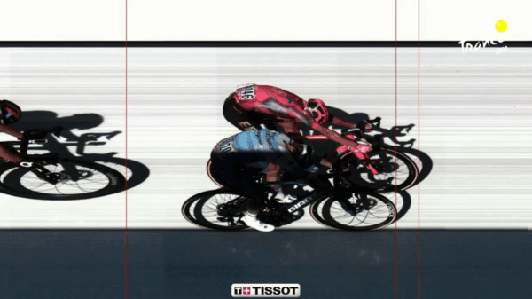Decisão da décima etapa do Tour de France.     Reprodução/Twitter oficial do Tour de France