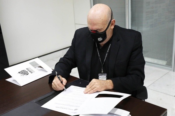 Foto: Flickr Oficial Santos FC/Pedro Ernesto Guerra Azevedo     Rueda deve contratar um diretor de futebol antes de anunciar o novo técnico