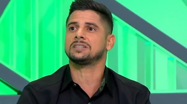 Cicinho também não acredita na vitória do Flamengo (Foto: Reprodução/SBT)