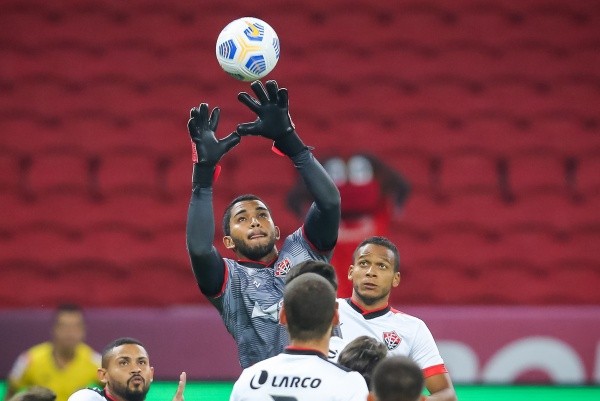 Foto: Pedro H. Tesch/AGIF | Lucas Arcanjo é titular absoluto no Vitória