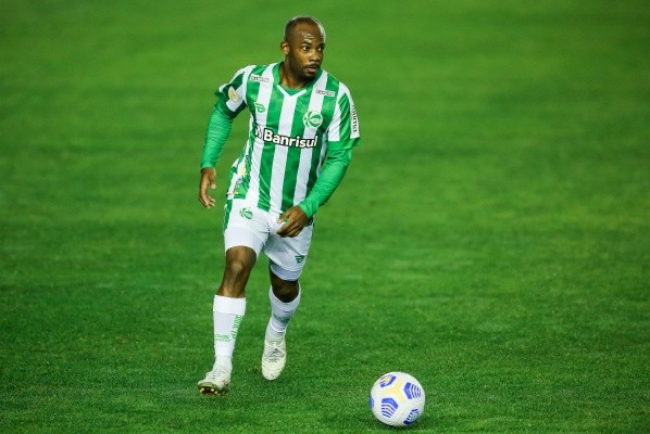 Wescley com a camisa do Juventude – Foto: Pedro H. Tesch/AGIF