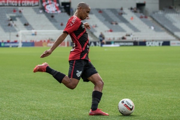 Foto: Robson Mafra/AGIF – Pablo Siles chega ao Cruzeiro por empréstimo