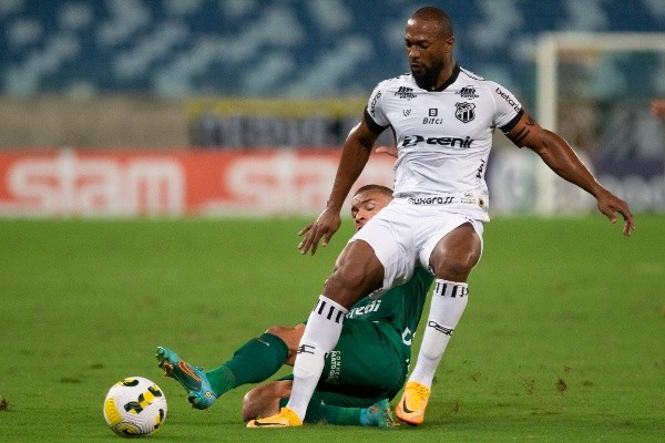 Foto: Gil Gomes/AGIF – Luiz Otávio é dúvida para a partida diante do Corinthians