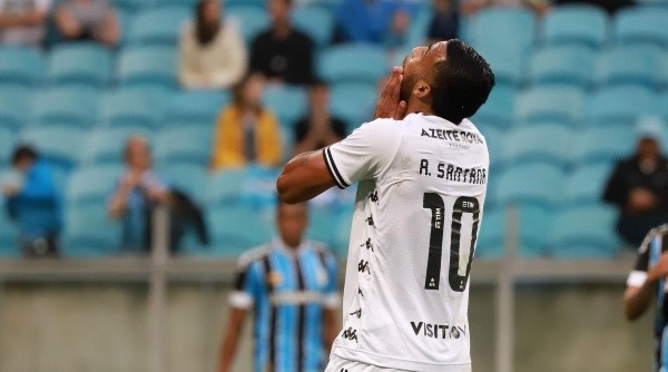 Alex Santana foi contratado pelo Athletico (Foto: Maxi Franzoi/AGIF)
