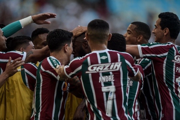 Thiago Ribeiro/AGIF/ Fluminense em campo comemorando gol. 