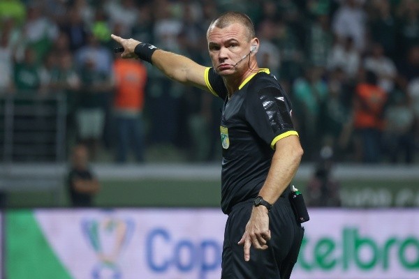  Marcello Zambrana/AGIF/ Vuaden era o árbitro de Palmeiras x São Paulo pelo Copa do Brasil. 