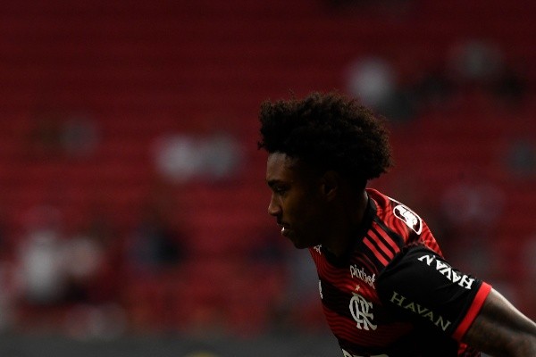 Mateus Bonomi/AGIF/ Vitinho em campo pelo Flamengo. Mateus Bonomi/AGIF/ Vitinho em campo pelo Flamengo.