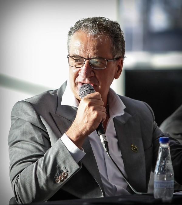 ( Fotos: Bruno Cantini / Agência Galo / Atlético) Rodrigo Caetano renova por quatro anos com o Atlético