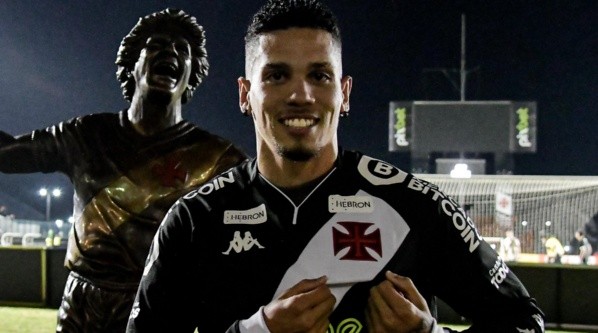 Paulinho foi revelado pelo Vasco (Foto: Thiago Ribeiro/AGIF)