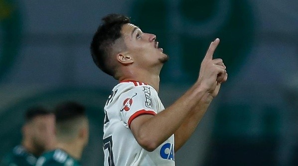 Thuler com a camisa do Flamengo - Foto: Marcello Zambrana/AGIF