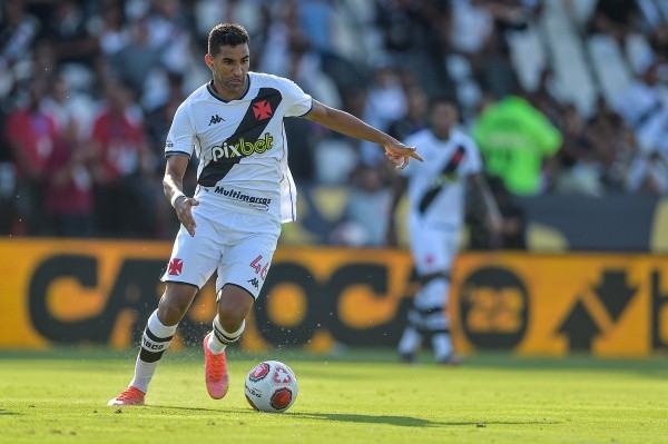 Foto: Thiago Ribeiro/AGIF – Isaque disputou oito partidas com a camisa do Vasco