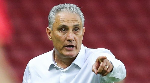 Tite aprovou o novo destino de Daniel Alves (Foto: Pedro H. Tesch/AGIF)