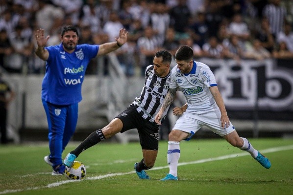 Foto: Lucas Emanuel/AGIF – Leão chegou a finalizar mais vezes e ainda teve mais posse de bola