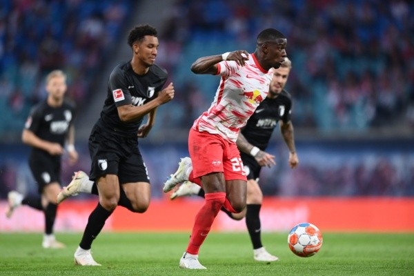 Foto: Reprodução/RB Leipzig – Mukiele defende o time alemão desde o ano de 2018