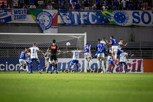 Foto: Celio Junior/AGIF – CSA e Cruzeiro ficaram no empate em 1 a 1, no estádio Rei Pelé