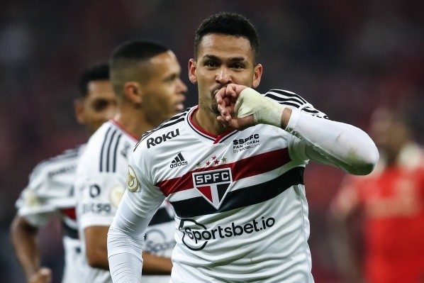 Pedro H. Tesch/AGIF/ Luciano comemorando gol pelo São Paulo. 