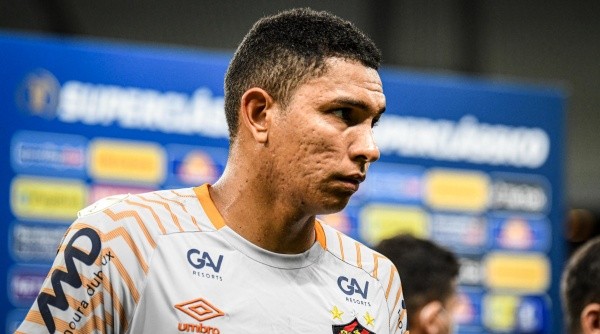 Mailson foi negociado com o futebol árabe (Foto: Kely Pereira/AGIF)