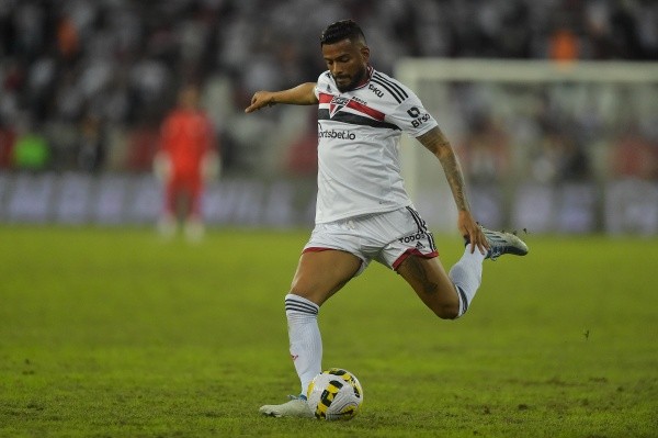 Foto: Thiago Ribeiro/AGIF – Reinaldo pode assinar um pré-contrato, pois seu vínculo se encerra em dezembro