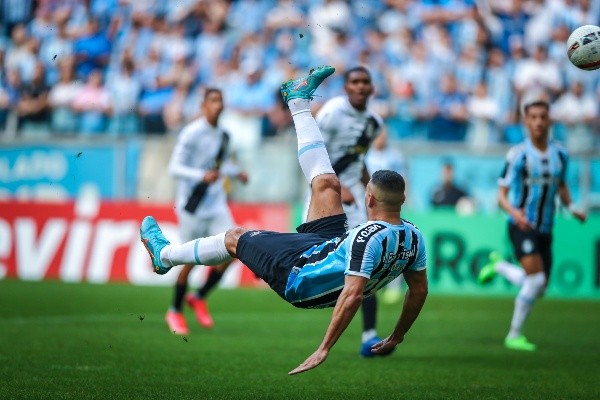 Flickr Oficial do time: Lucas Uebel/Flickr Oficial Grêmio – Diego Souza marca de bicicleta para o Grêmio