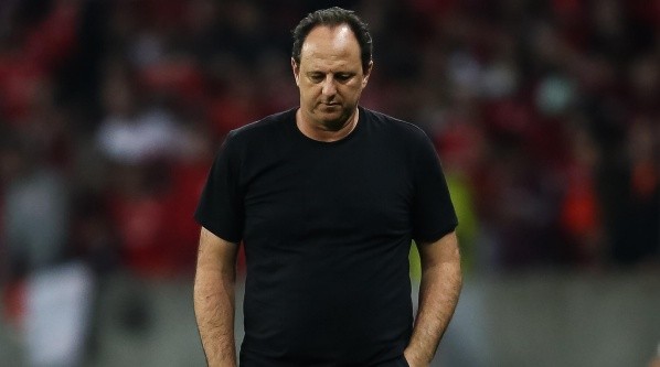 Ceni falou sobre a chegada de reforços (Foto: Pedro H. Tesch/AGIF)