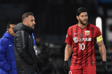 Getty Images/ Hulk e Vítor Pereira enquanto estavam em time na China. 