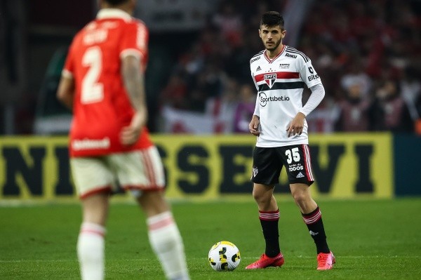 Beraldo em ação com a camisa do São Paulo Beraldo em ação com a camisa do São Paulo