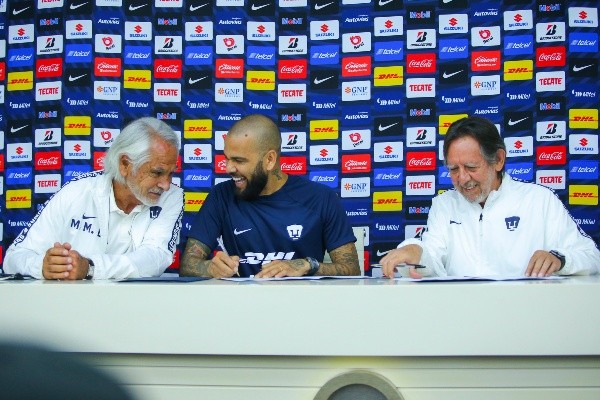 Foto:Agustin Cuevas/Getty Images | Daniel Alves assina com o Pumas até jun/23