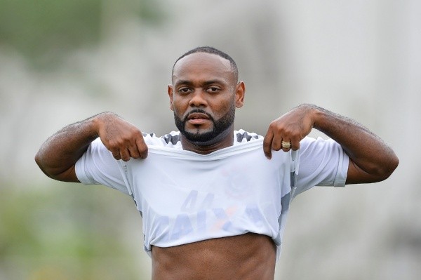 Vagner Love deve ser contratado pelo Sport (Foto: Mauro Horita/AGIF)