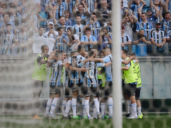 Maxi Franzoi/AGIF/ Grêmio comemorando gol contra a Ponte Preta. 
