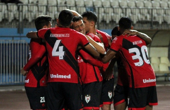 Foto: Robson Mafra/AGIF – Noga deixou o Atlético Goianiense para o Bahia