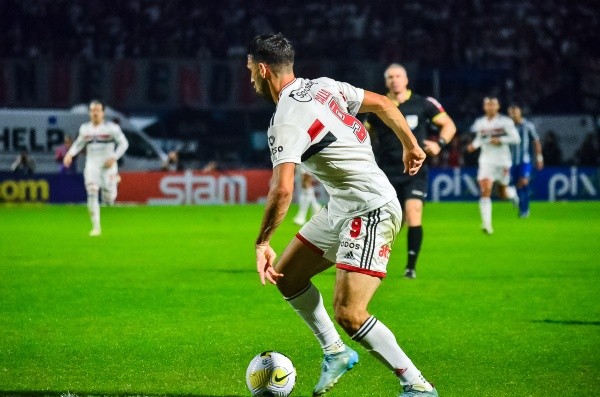 Foto: R.Pierre/AGIF – Arthur Chaves elegeu Calleri como o atacante mais difícil de marcar