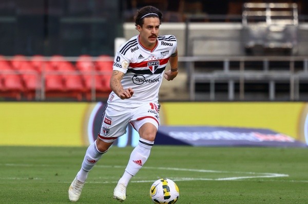 Marcello Zambrana/AGIF/ Gabriel Neves em campo pelo São Paulo. 