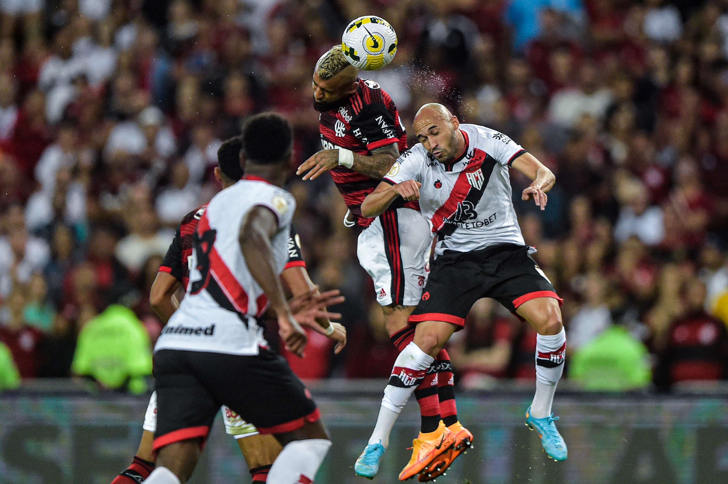 Thiago Ribeiro/AGIF/ Flamengo em campo contra o Atlético-GO. 