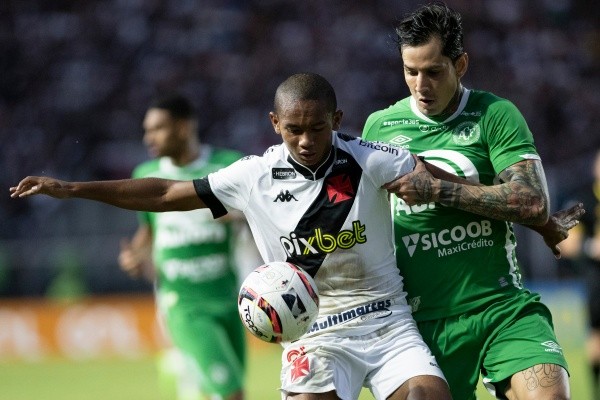 Agif/Jorge Rodrigues – Vascaínos reclamam de pênalti em Eguinaldo