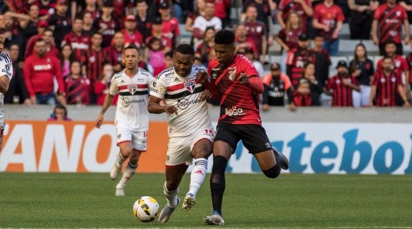 Abner está na mira do Vasco (Foto: Robson Mafra/AGIF)