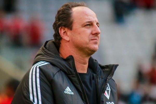 Gabriel Machado/AGIF/ Ceni no banco de reservas na Arena da Baixada. 