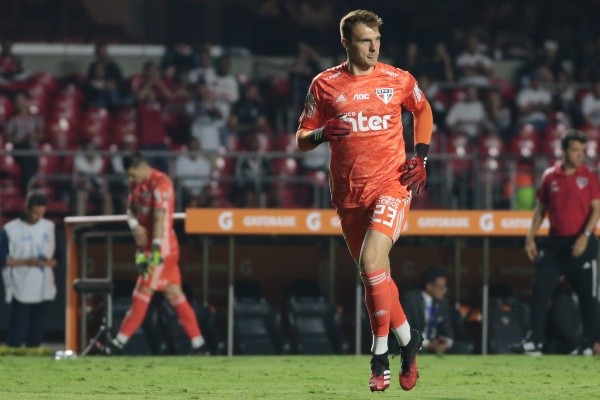 Marcello Zambrana/AGIF/ Perri em jogo pelo São Paulo no Morumbi. Marcello Zambrana/AGIF/ Perri em jogo pelo São Paulo no Morumbi.