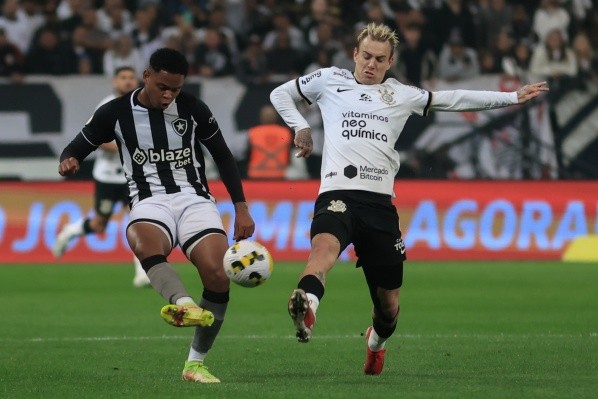 Marcello Zambrana/AGIF/ Corinthians em campo contra o Botafogo, pelo Brasileirão. 