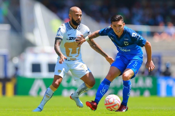 Hector Vivas/Getty Images/ Daniel Alves jogando em casa. 