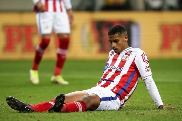 Pedro H. Tesch/AGIF | Carlão é esperança do Náutico para encher os cofres