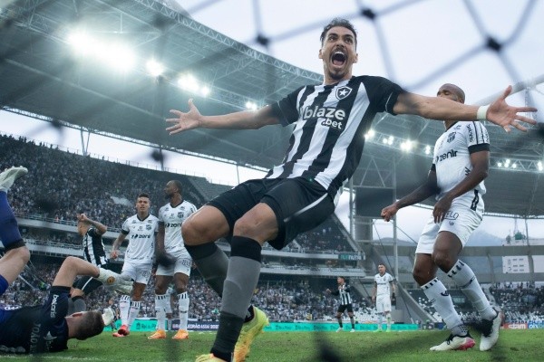 Foto: Jorge Rodrigues/AGIF – Victor Cuesta marcou o gol do Botafogo no empate com o Ceará