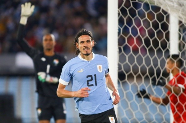 Ernesto Ryan/Getty Images/ Cavani comemorando gol pela Seleção do Uruguai.