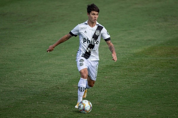 Zanocelo pertence a Ponte Preta (Foto: Rebeca Reis/AGIF)