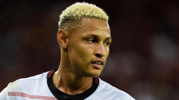 Neilton retornou ao grupo do Coritiba (Foto: Thiago Ribeiro/AGIF)