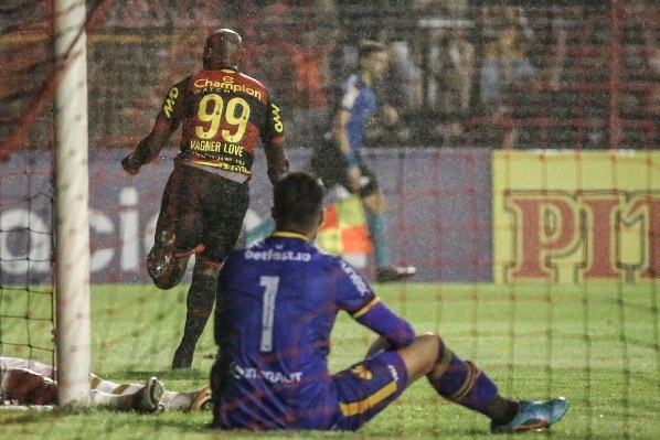 Agif/Paulo Paiva – Vagner Love pode começar jogando contra o Ituano